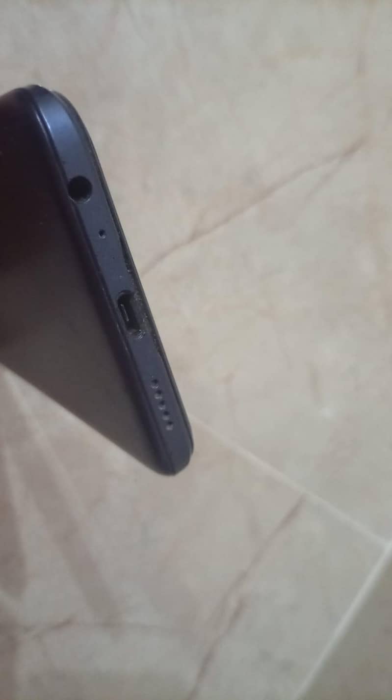 Tecno Spark 8C 3