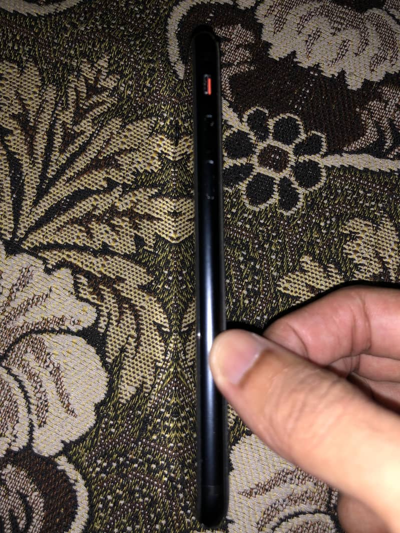Apple iPhone SE 2 4