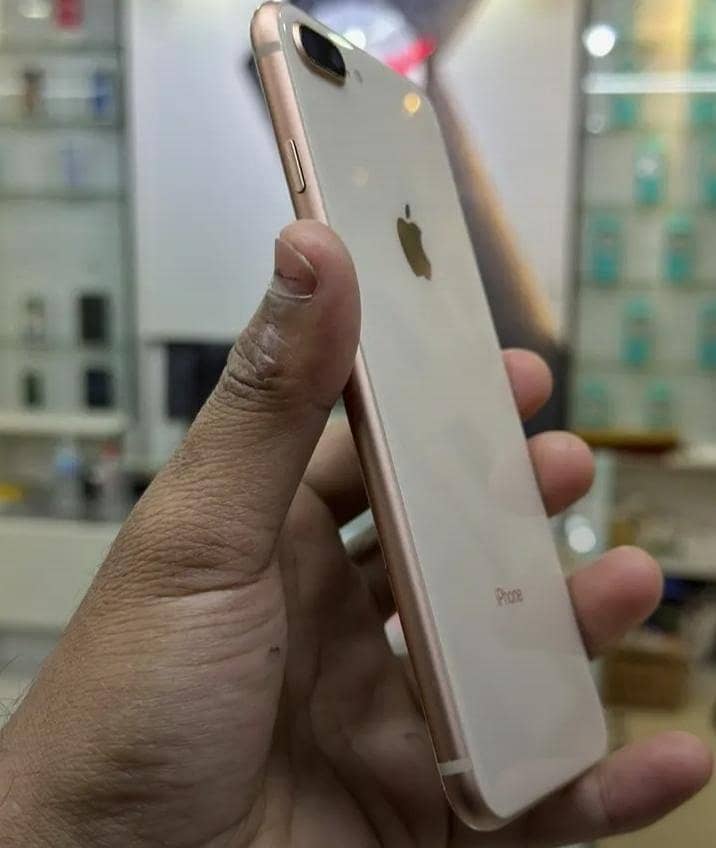 Apple iPhone 8 Plus 1