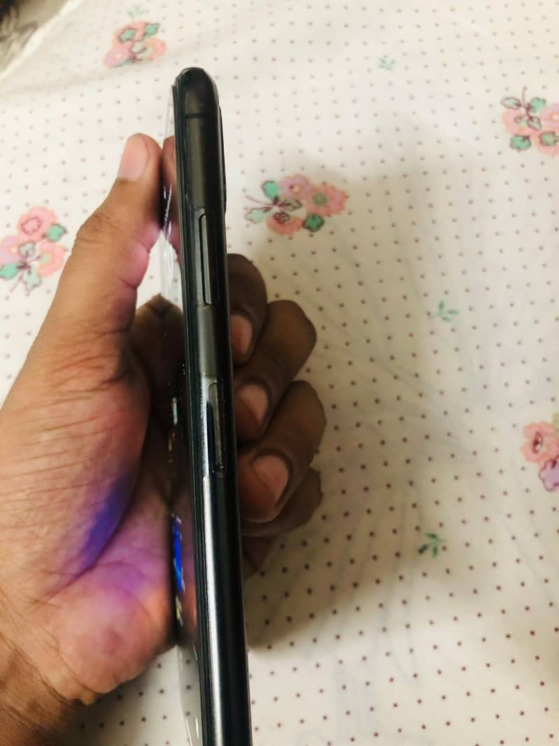 Apple iPhone X 3