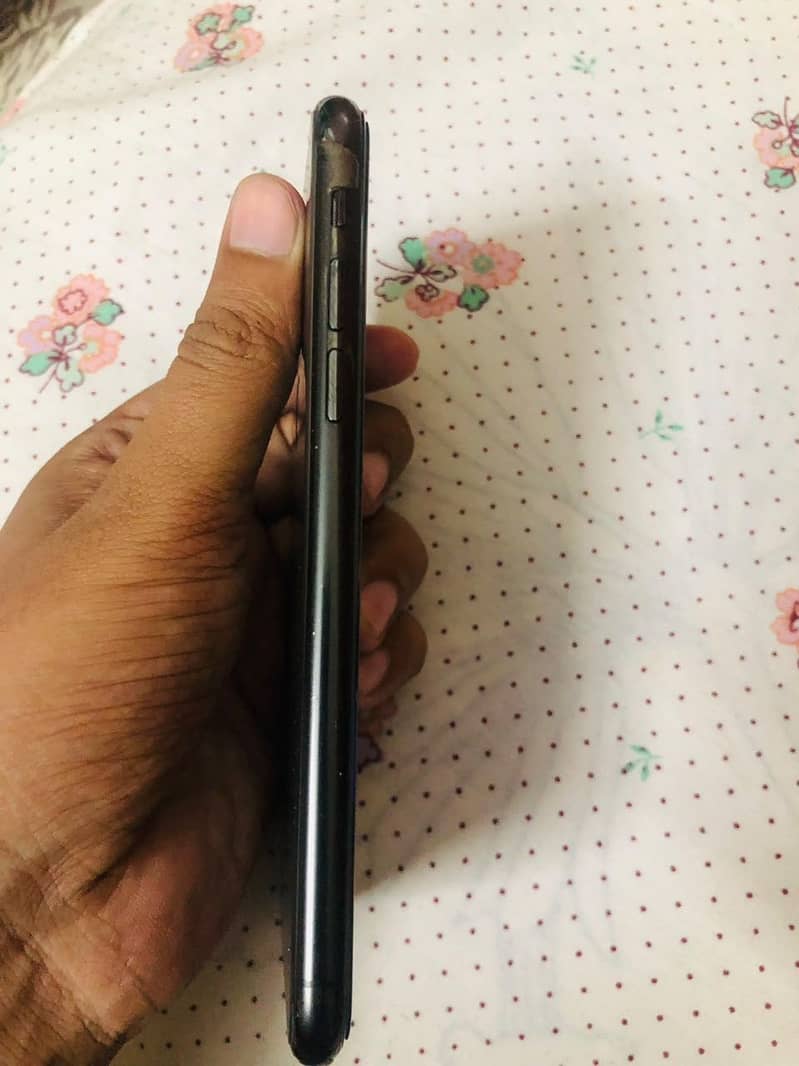 Apple iPhone X 4