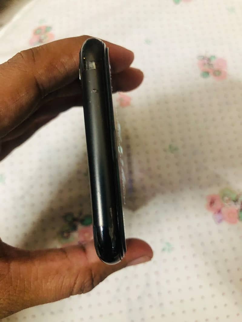 Apple iPhone X 5