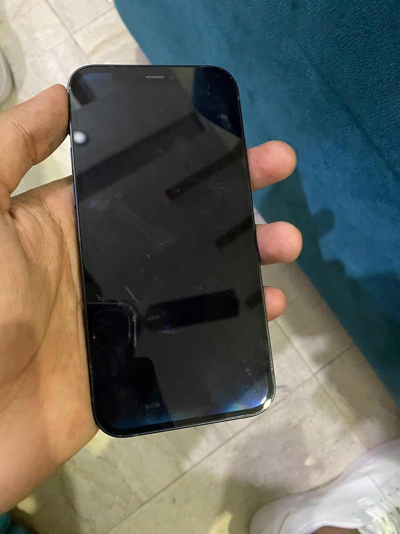 Apple iPhone 12 4