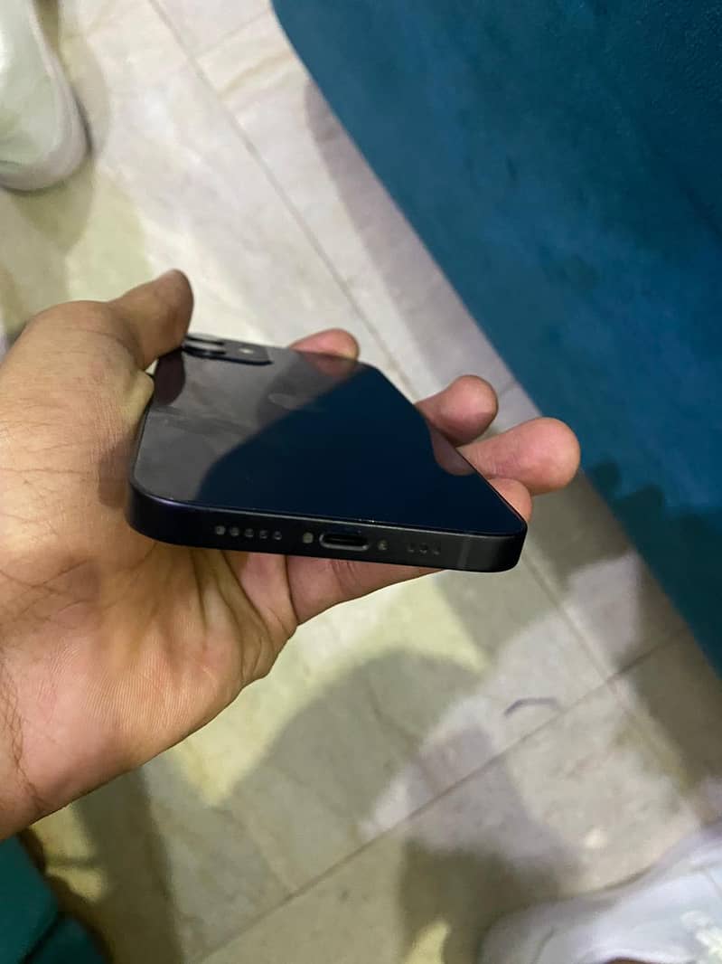 Apple iPhone 12 7