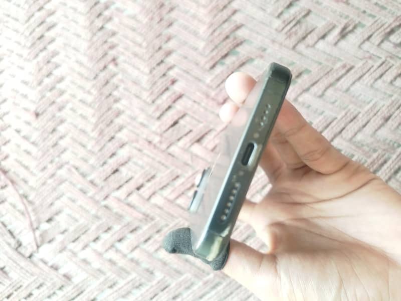Apple iPhone 15 Pro Max 0