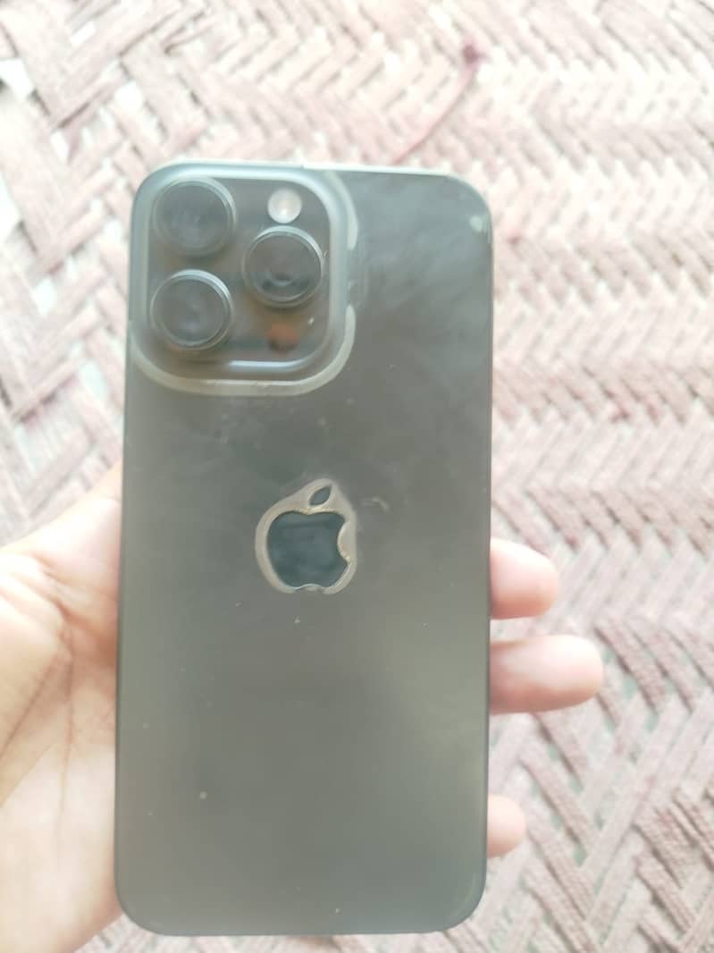 Apple iPhone 15 Pro Max 1