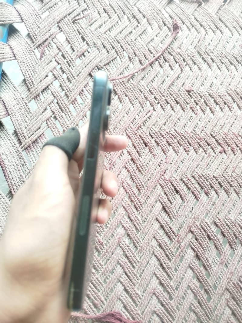 Apple iPhone 15 Pro Max 5