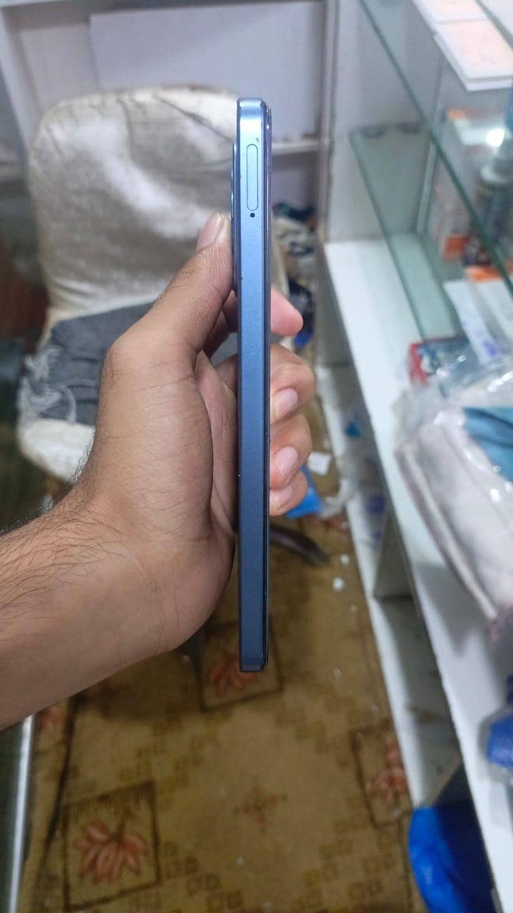 Realme C63 1