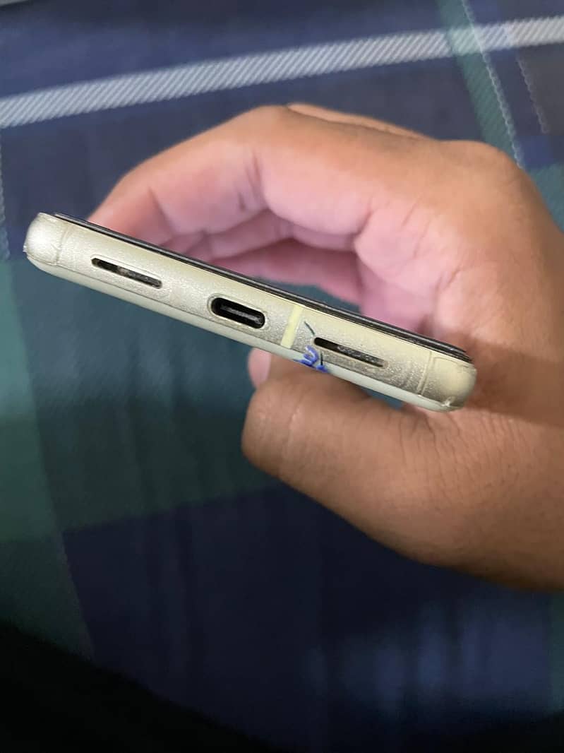 Google Pixel 7 4