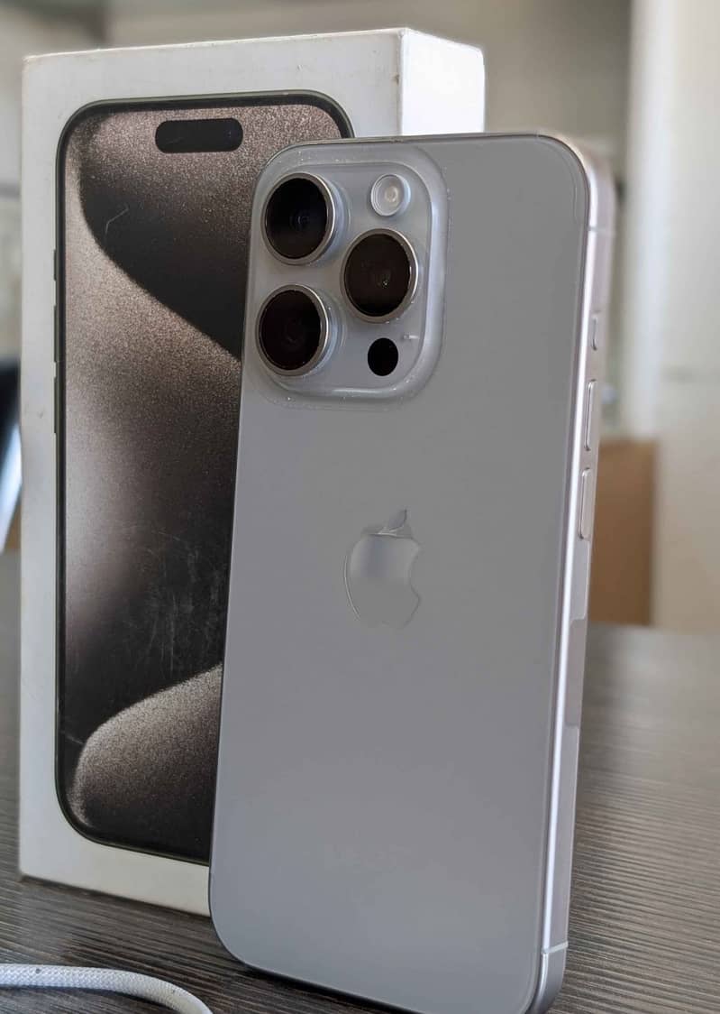 Apple iPhone 16 Pro Max 4