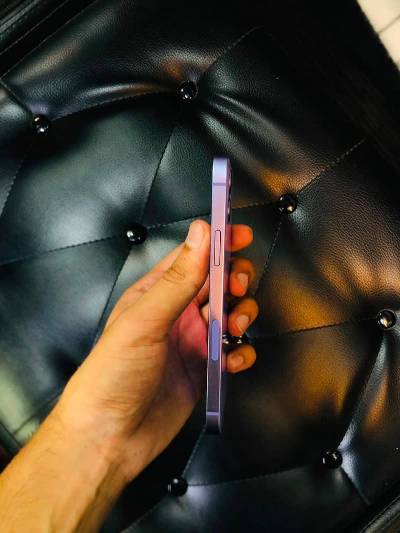 Apple iPhone 12 1