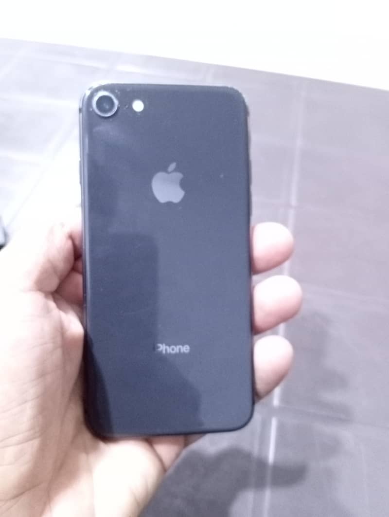 Apple iPhone 8 1