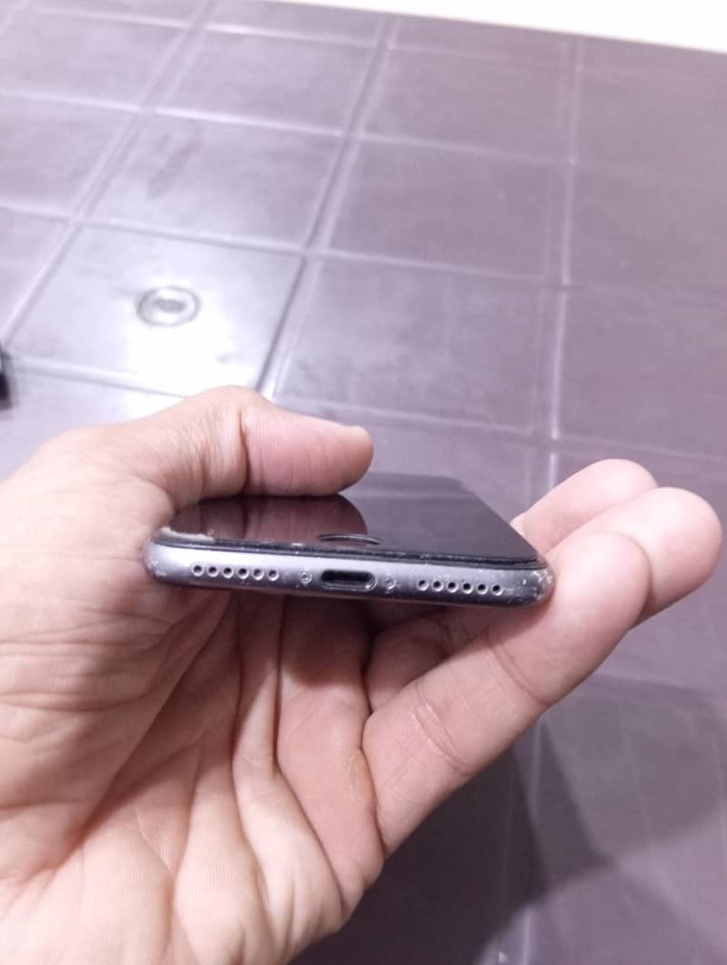 Apple iPhone 8 3