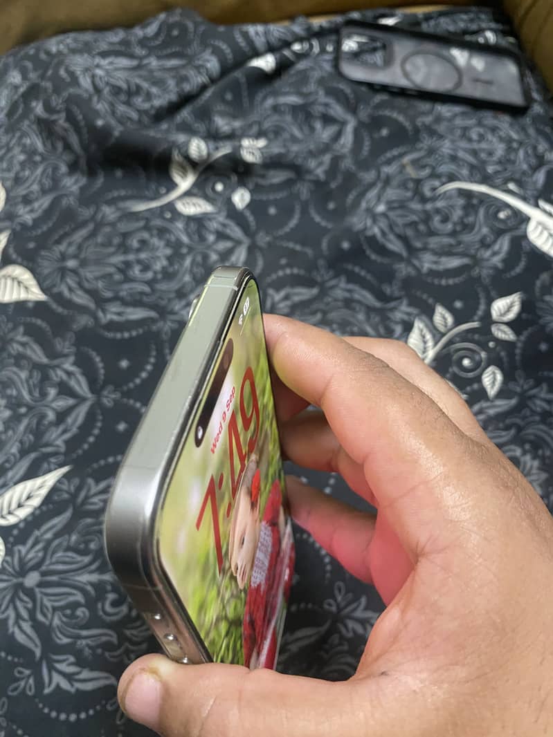 Apple iPhone 15 Pro Max 1