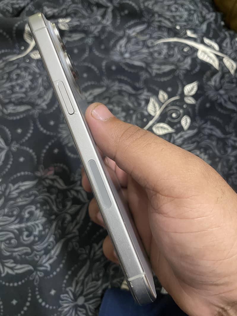 Apple iPhone 15 Pro Max 2