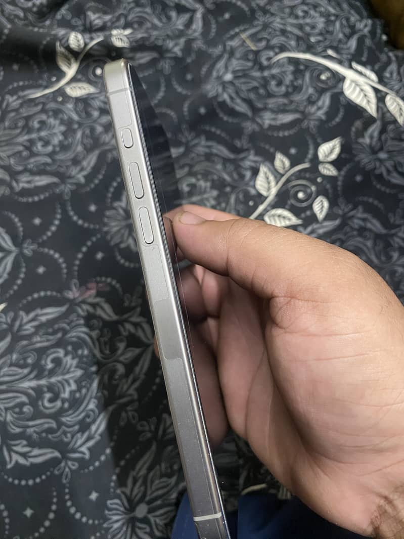 Apple iPhone 15 Pro Max 3