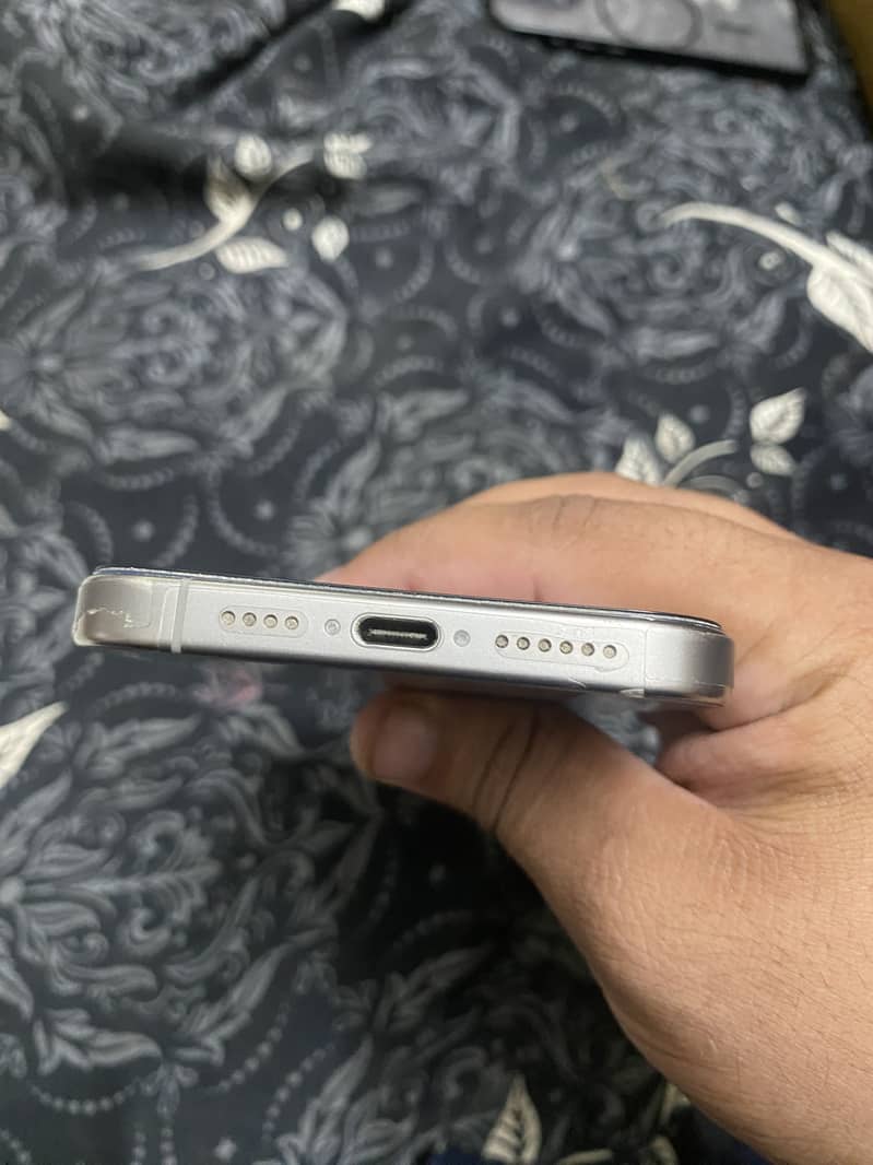 Apple iPhone 15 Pro Max 4