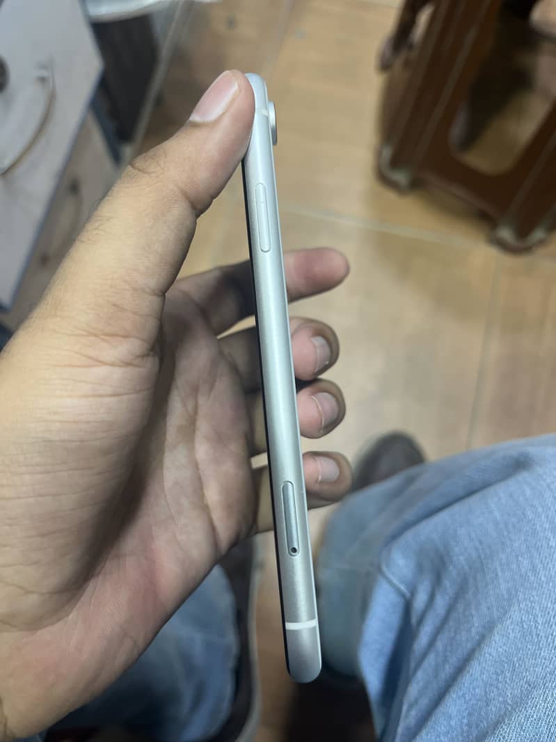 iphone xr 4
