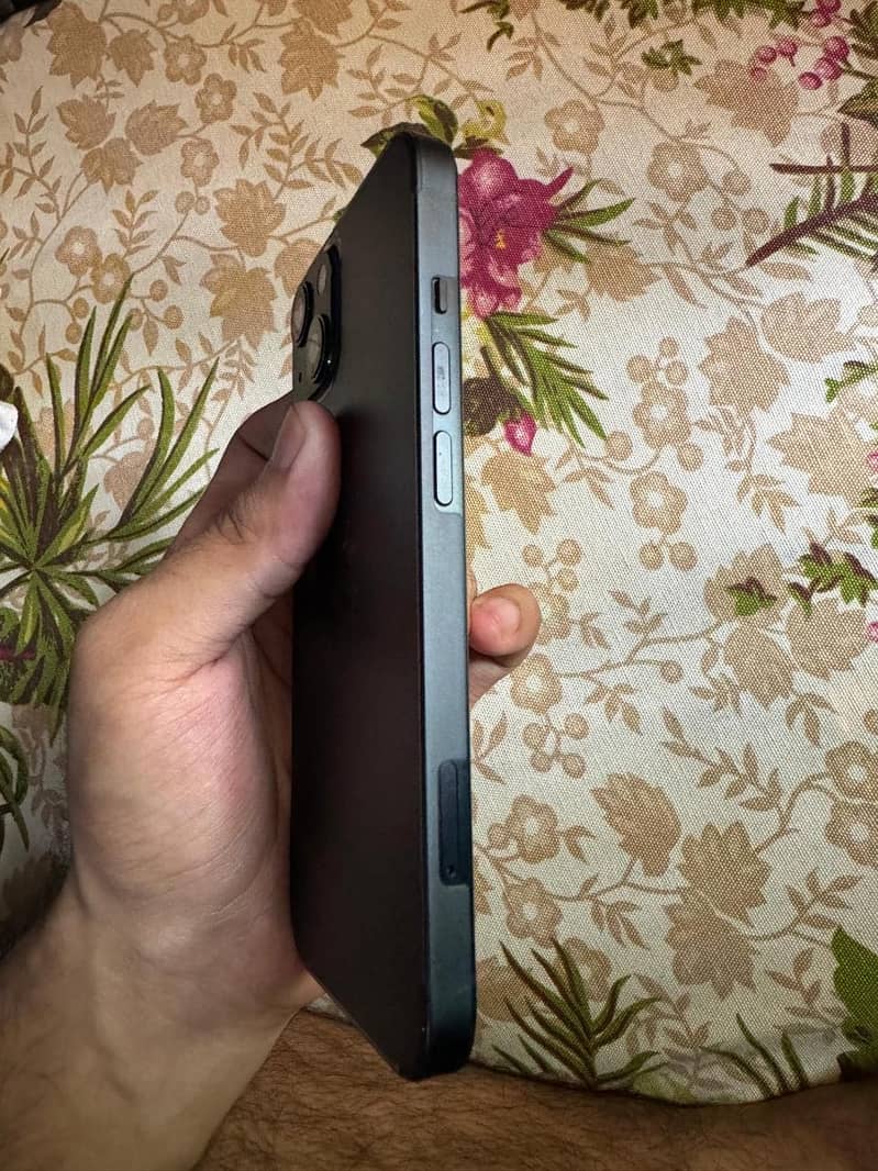 Apple iPhone 13 0