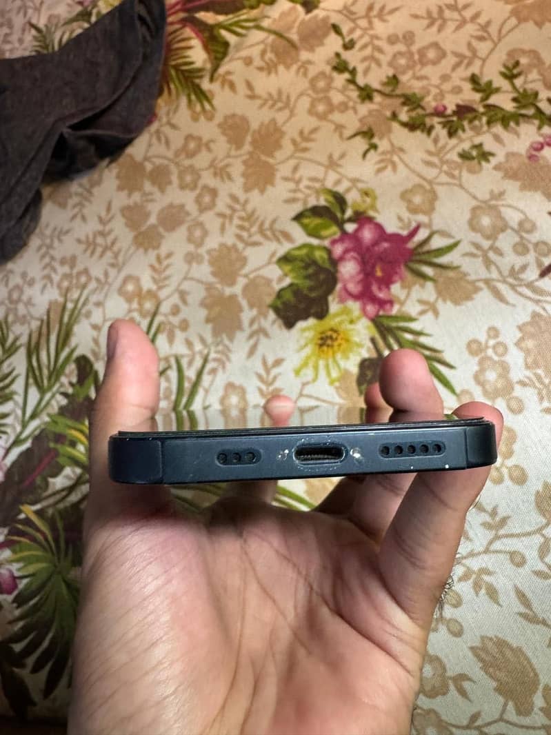 Apple iPhone 13 2