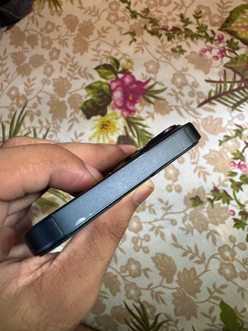 Apple iPhone 13 3