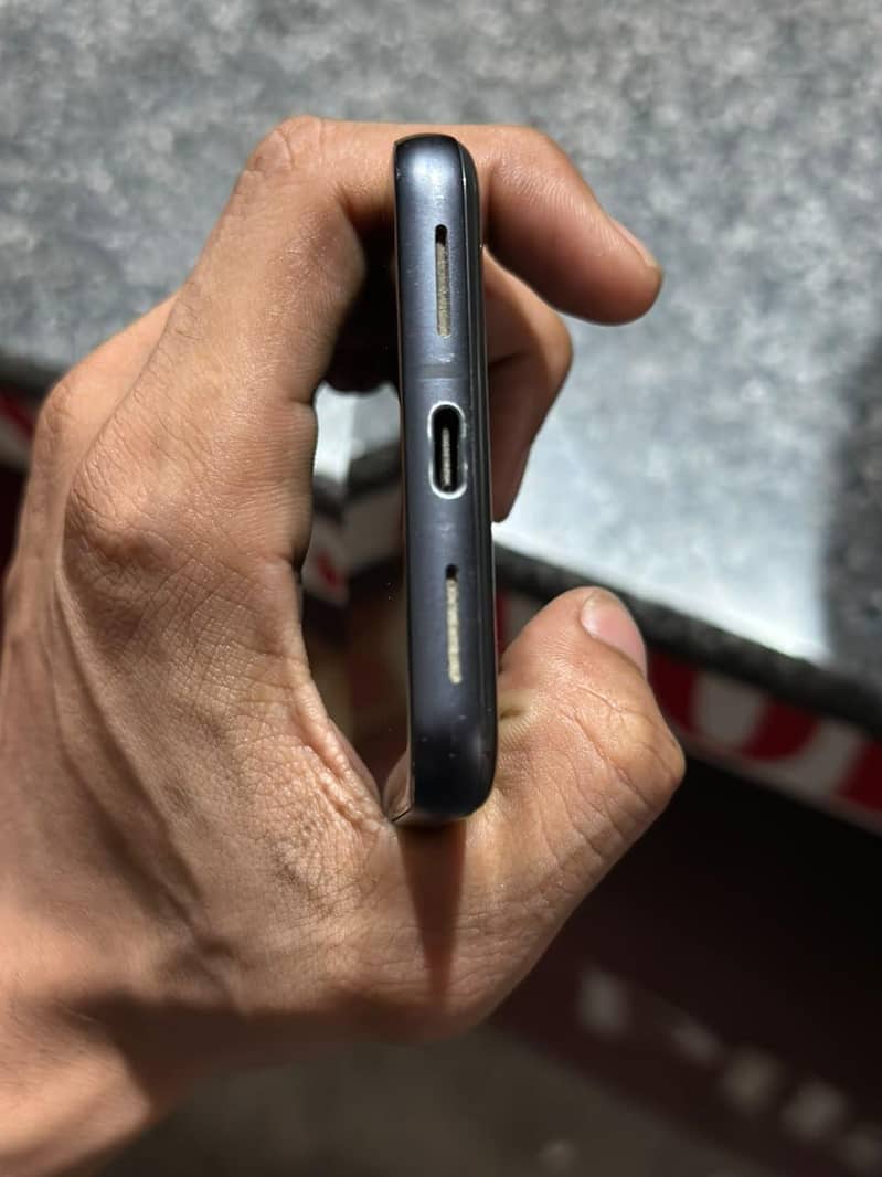 Google Pixel 8 4