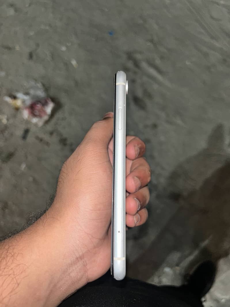 Apple iPhone XR 1