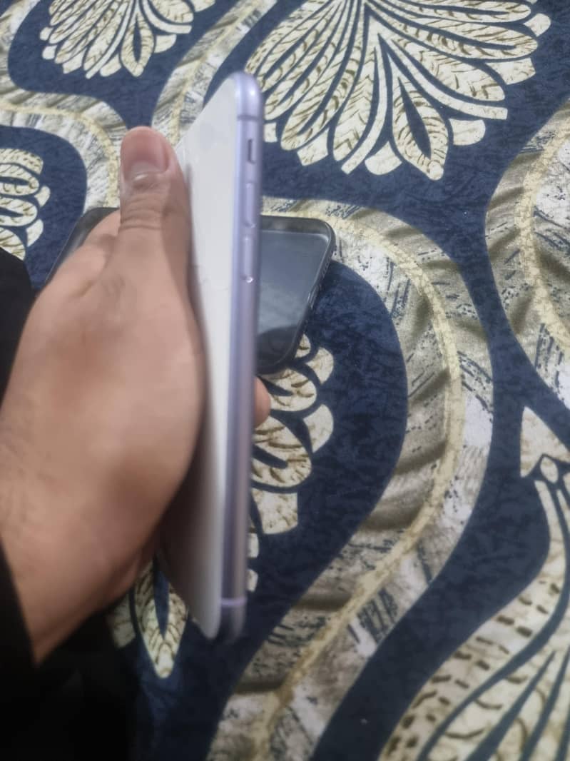 Apple iPhone 11 3