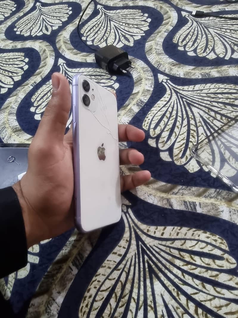Apple iPhone 11 4