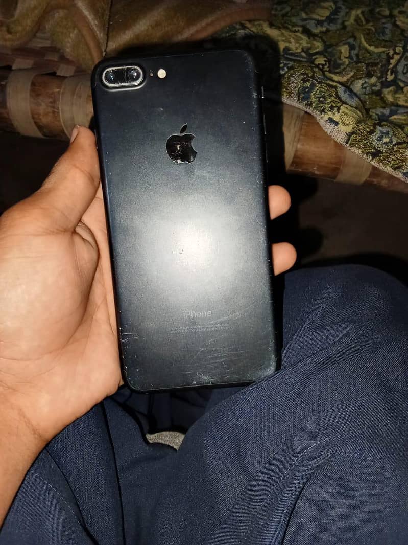 Apple iPhone 7 Plus 6