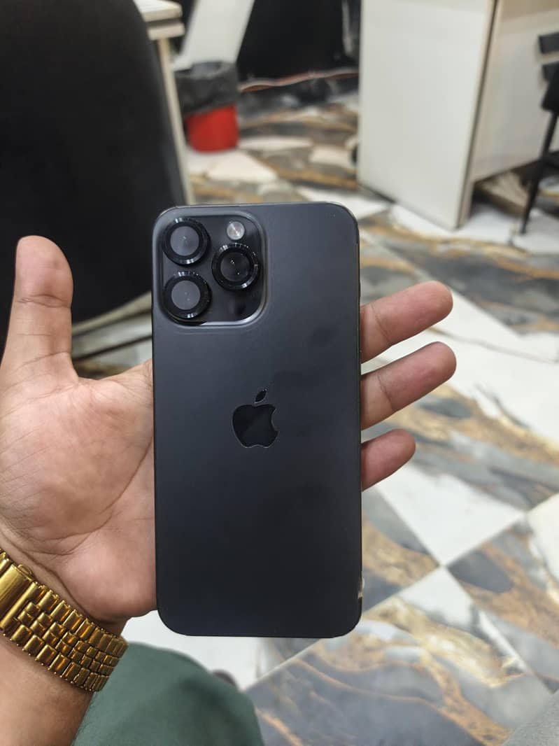Apple iPhone 15 Pro Max 0
