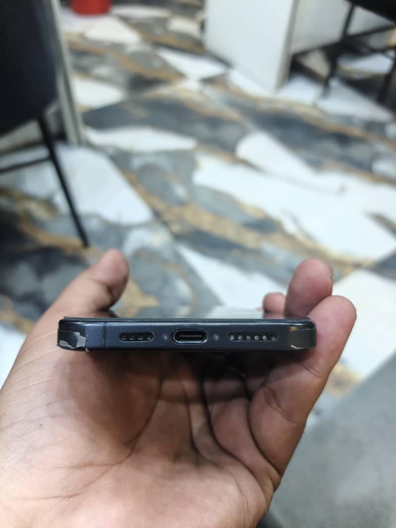 Apple iPhone 15 Pro Max 4