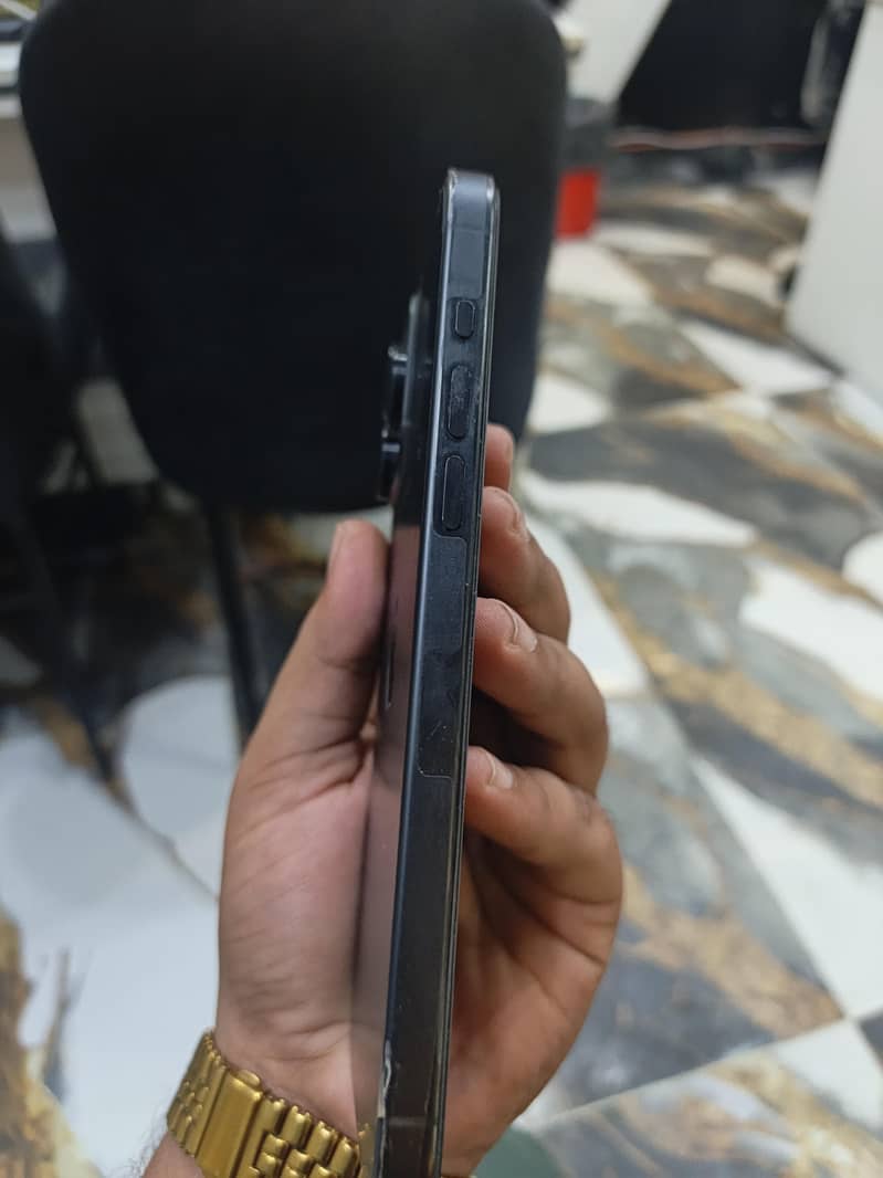 Apple iPhone 15 Pro Max 7