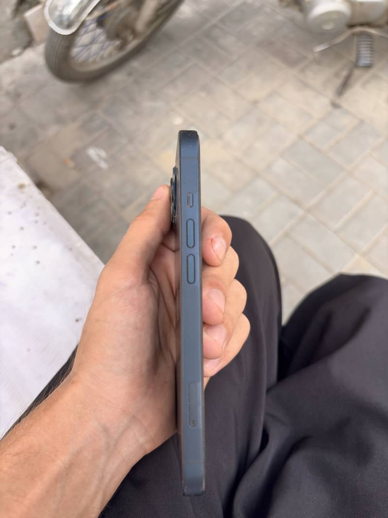 Apple iPhone 13 3
