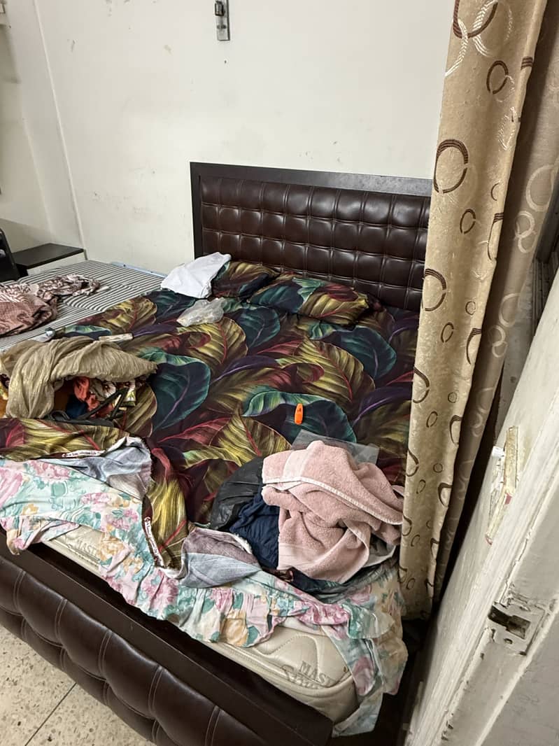 Bed with complete accessories 0