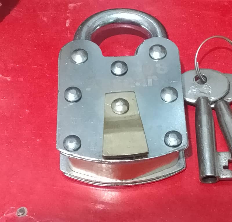 Desi padlock 1
