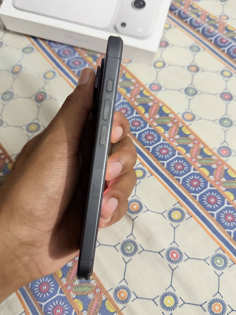 Apple iPhone 15 Pro 3