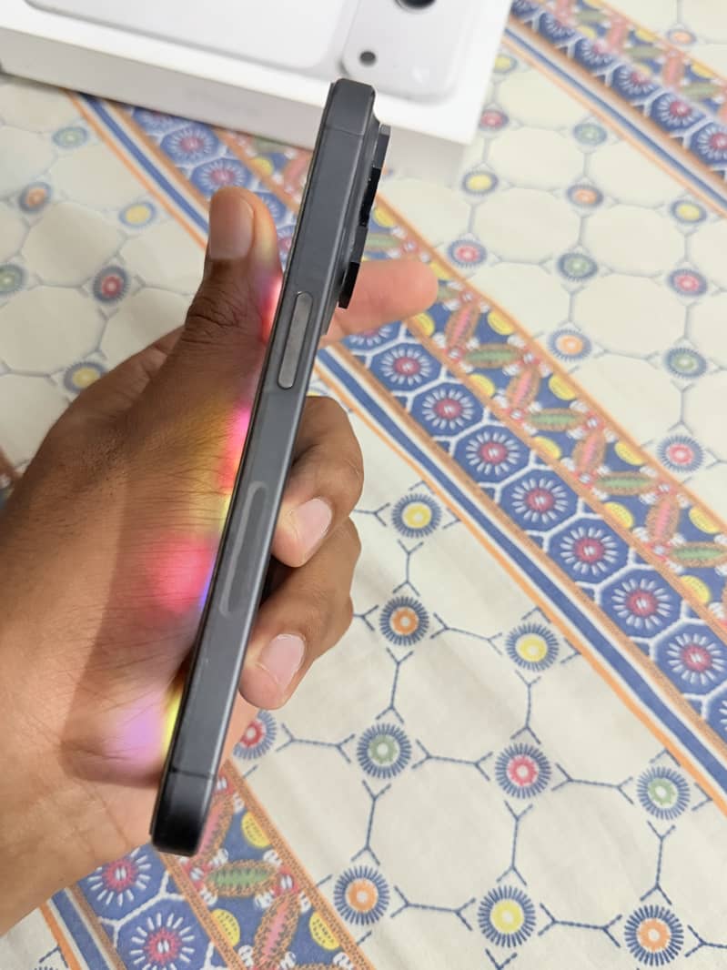 Apple iPhone 15 Pro 4