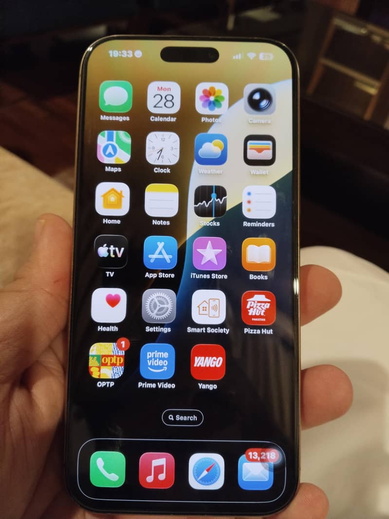 Apple iPhone 16 Pro Max 0