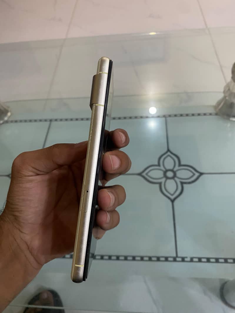 Google Pixel 7 4