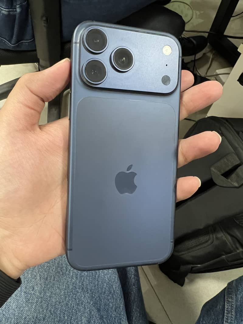 iPhone 17 Pro Max JV 0