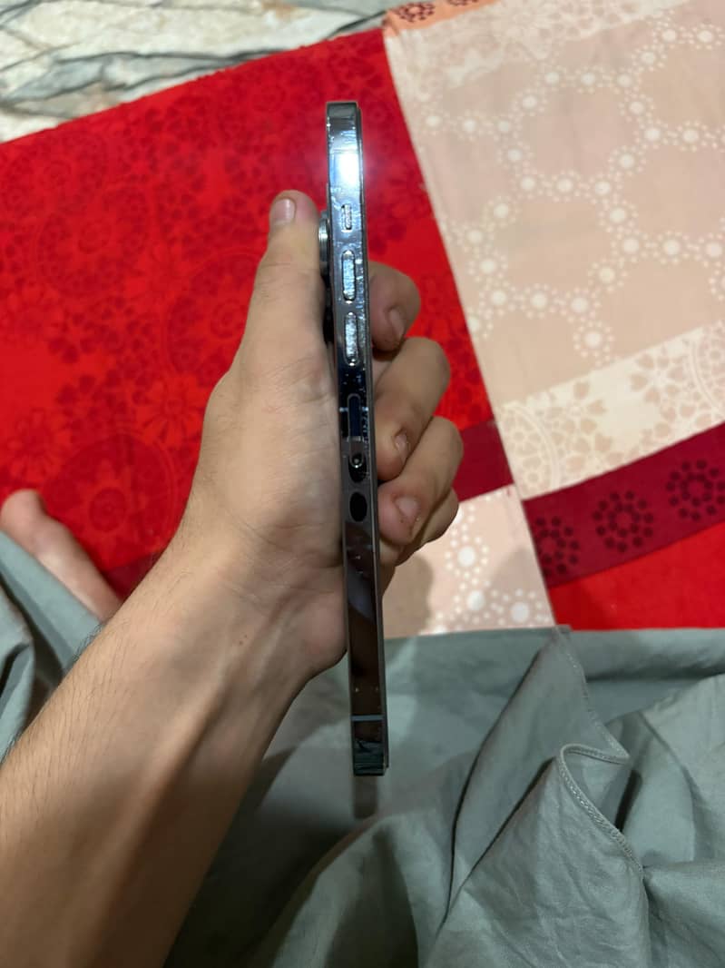 Apple iPhone 13 Pro Max 6