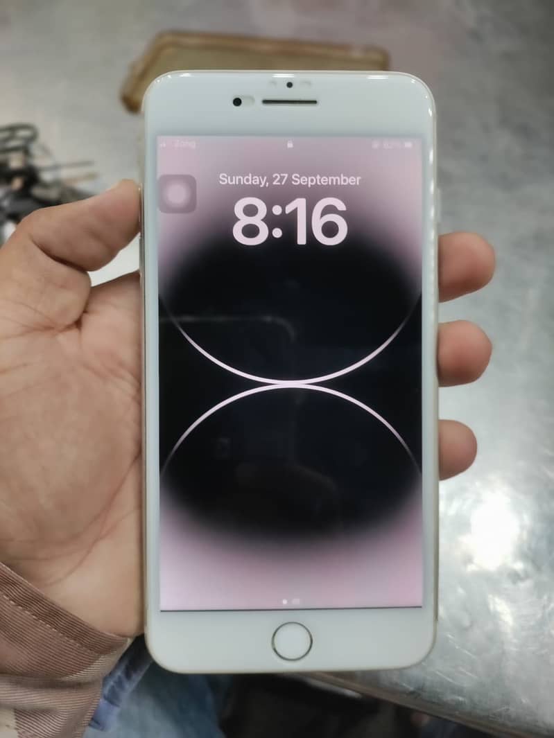 Apple iPhone 8 Plus 1