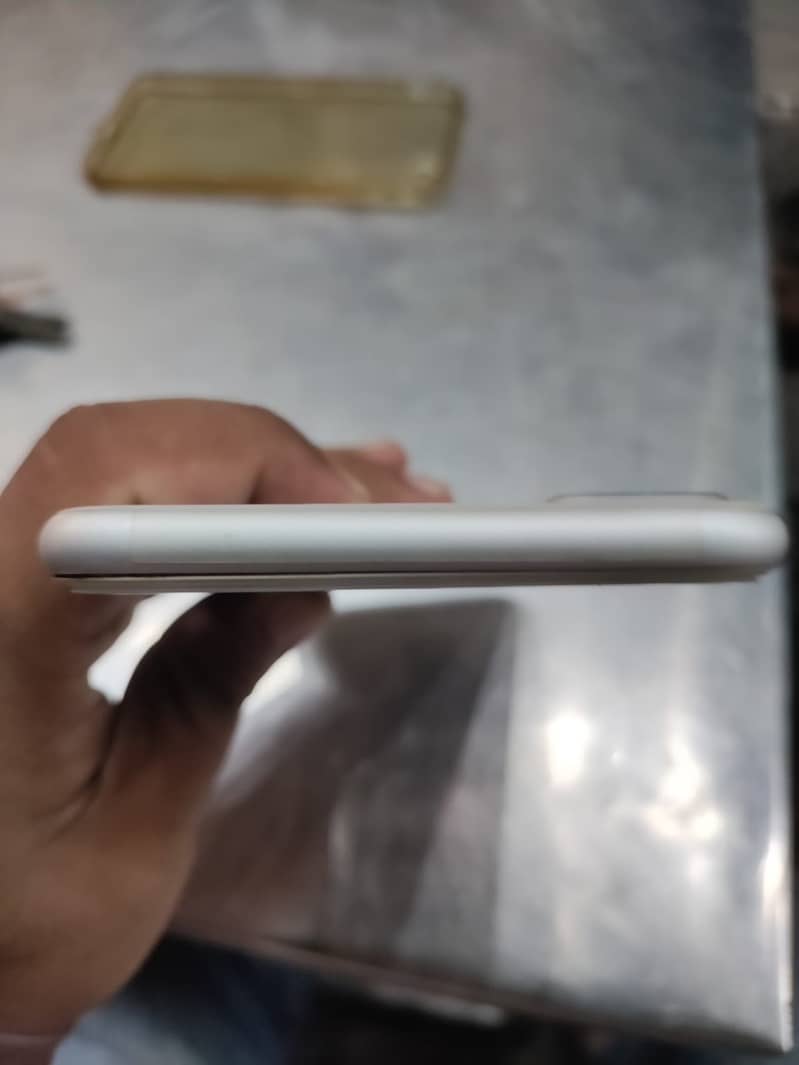Apple iPhone 8 Plus 3