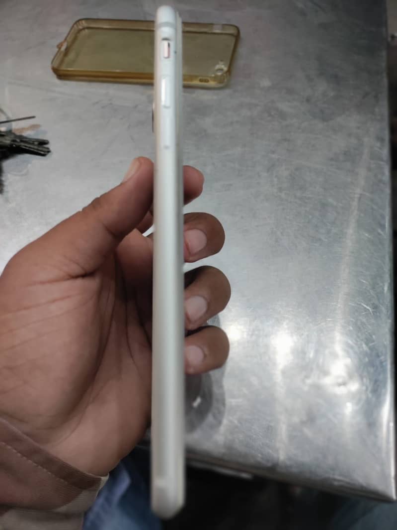 Apple iPhone 8 Plus 4
