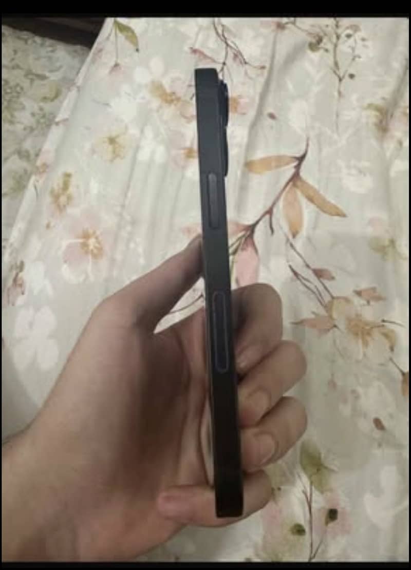 Apple iPhone 14 4