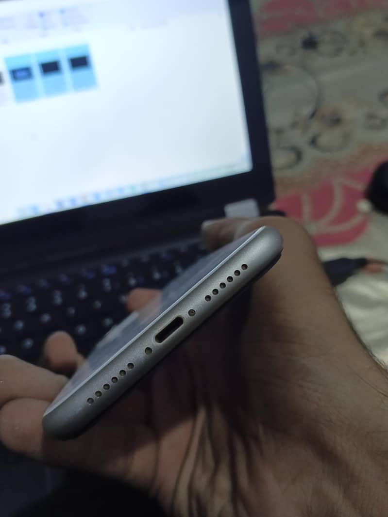 Apple iPhone 11 3