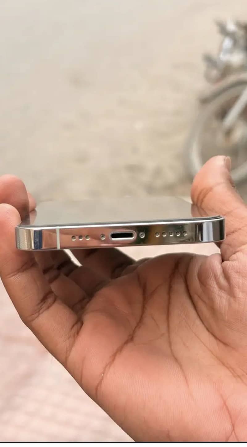 Apple iPhone 13 Pro 2
