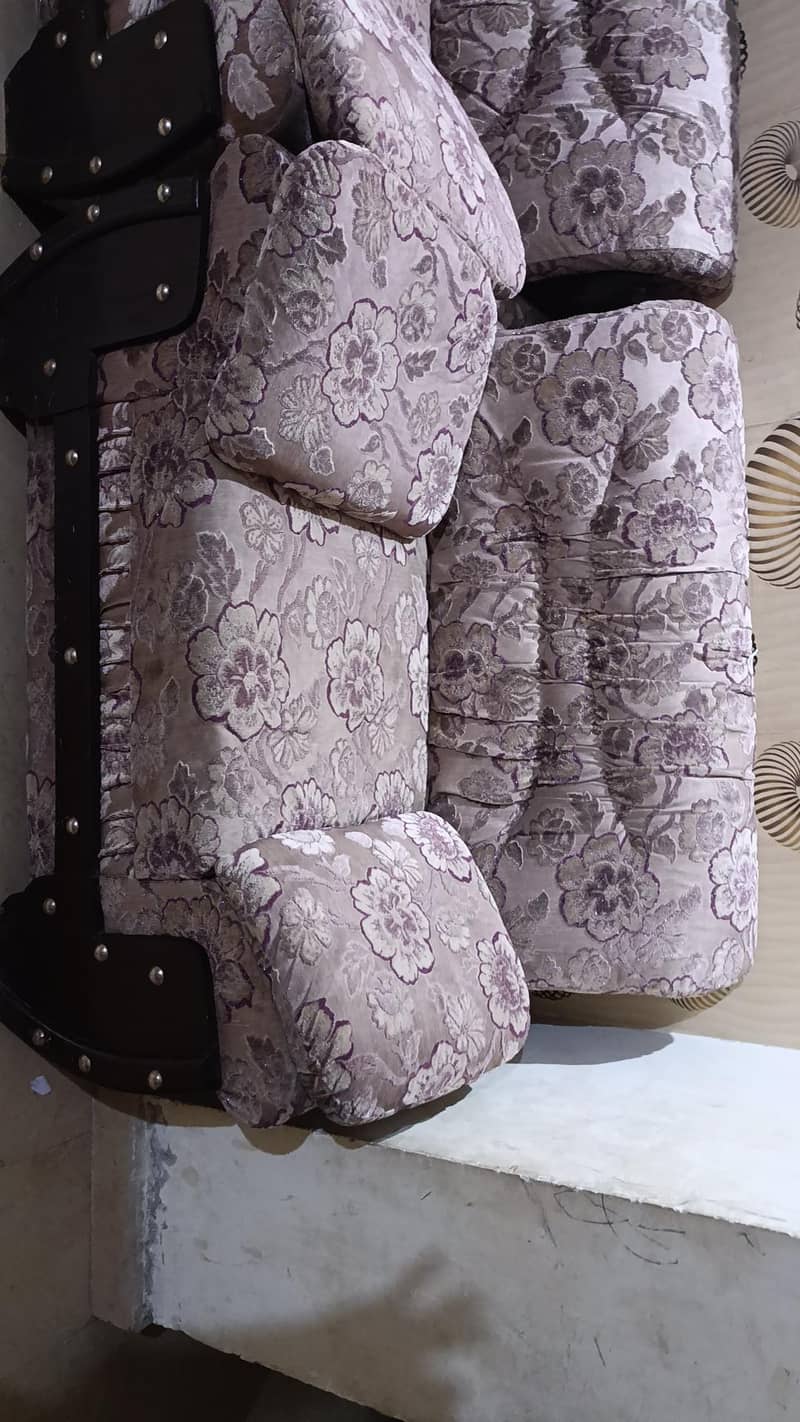 3,2,1 complete sofa set good condition 10