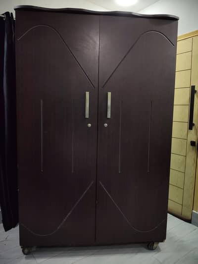 Wooden 2 Door Wardrobe / Almari – Good Condition